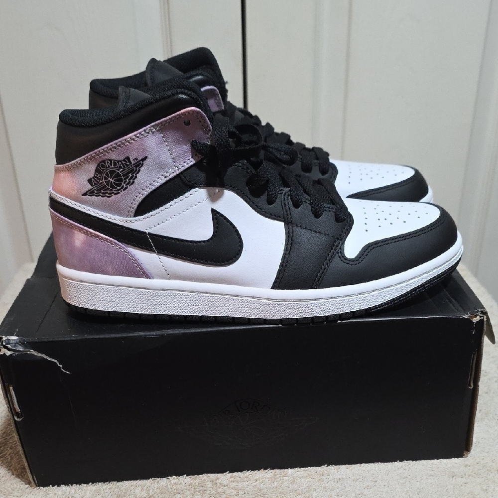 Jordan Women's Sneakers Black and White - Picture 2 of 5